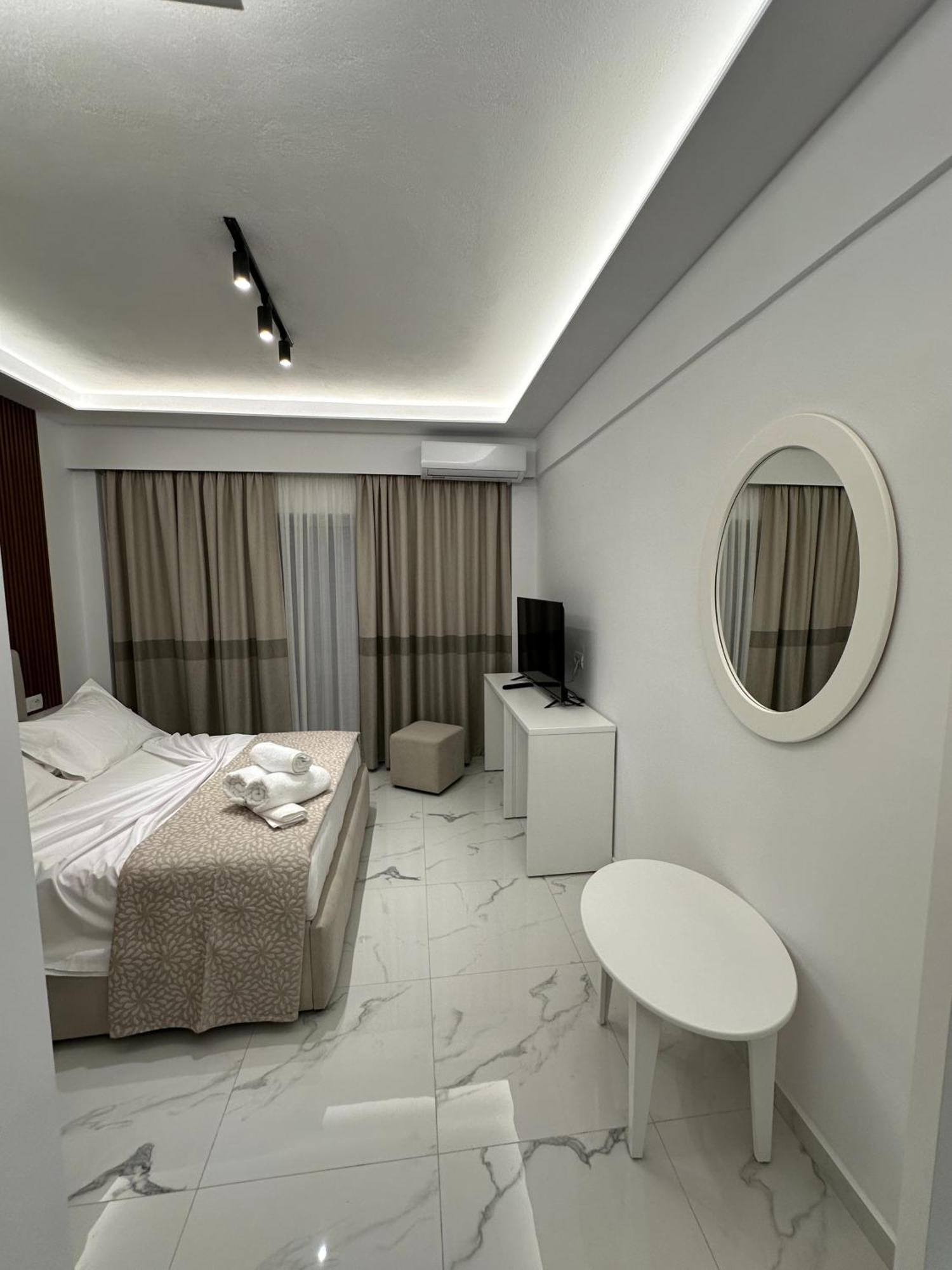 Hotel Elisabet Saranda Kültér fotó