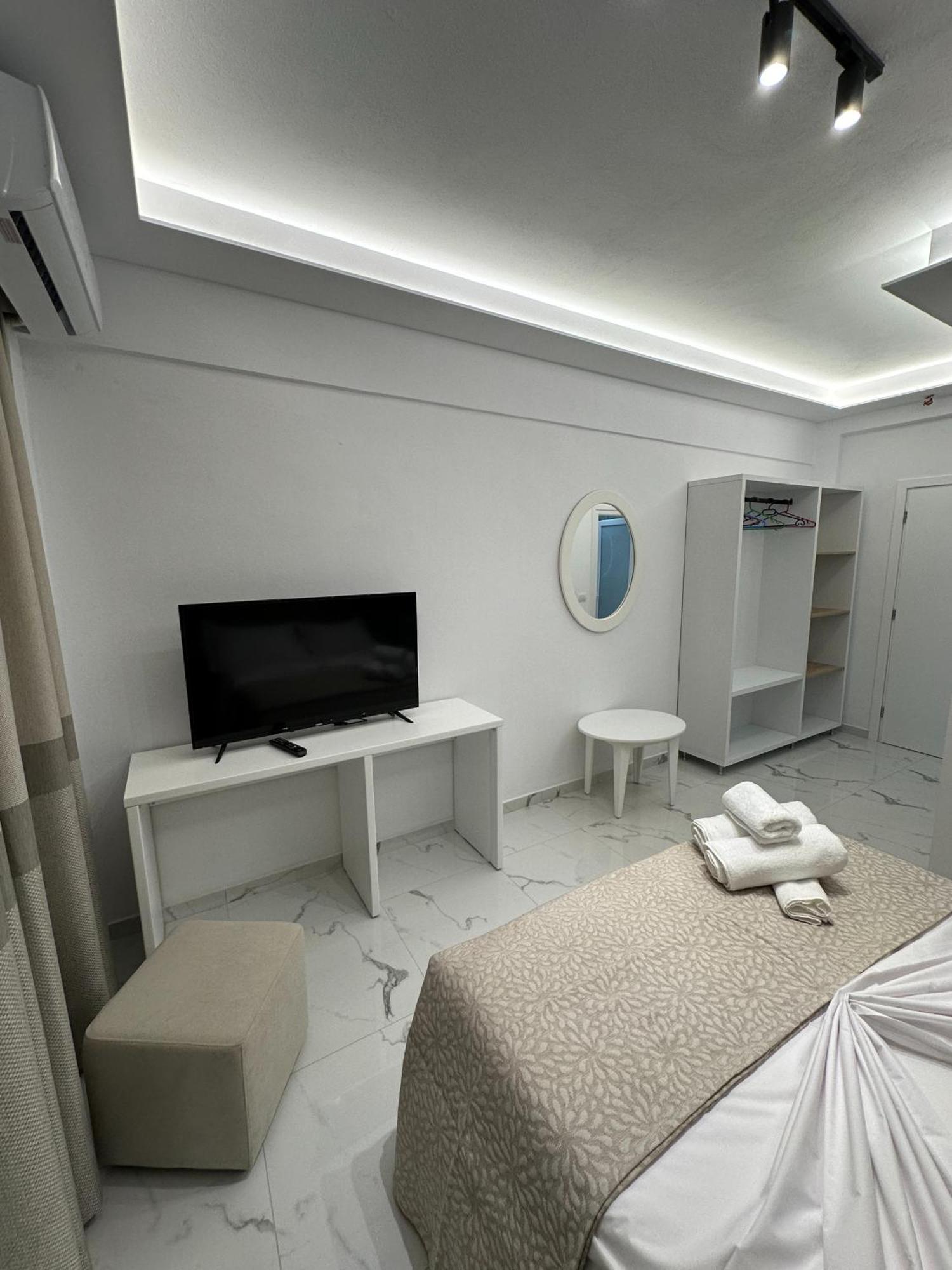 Hotel Elisabet Saranda Kültér fotó