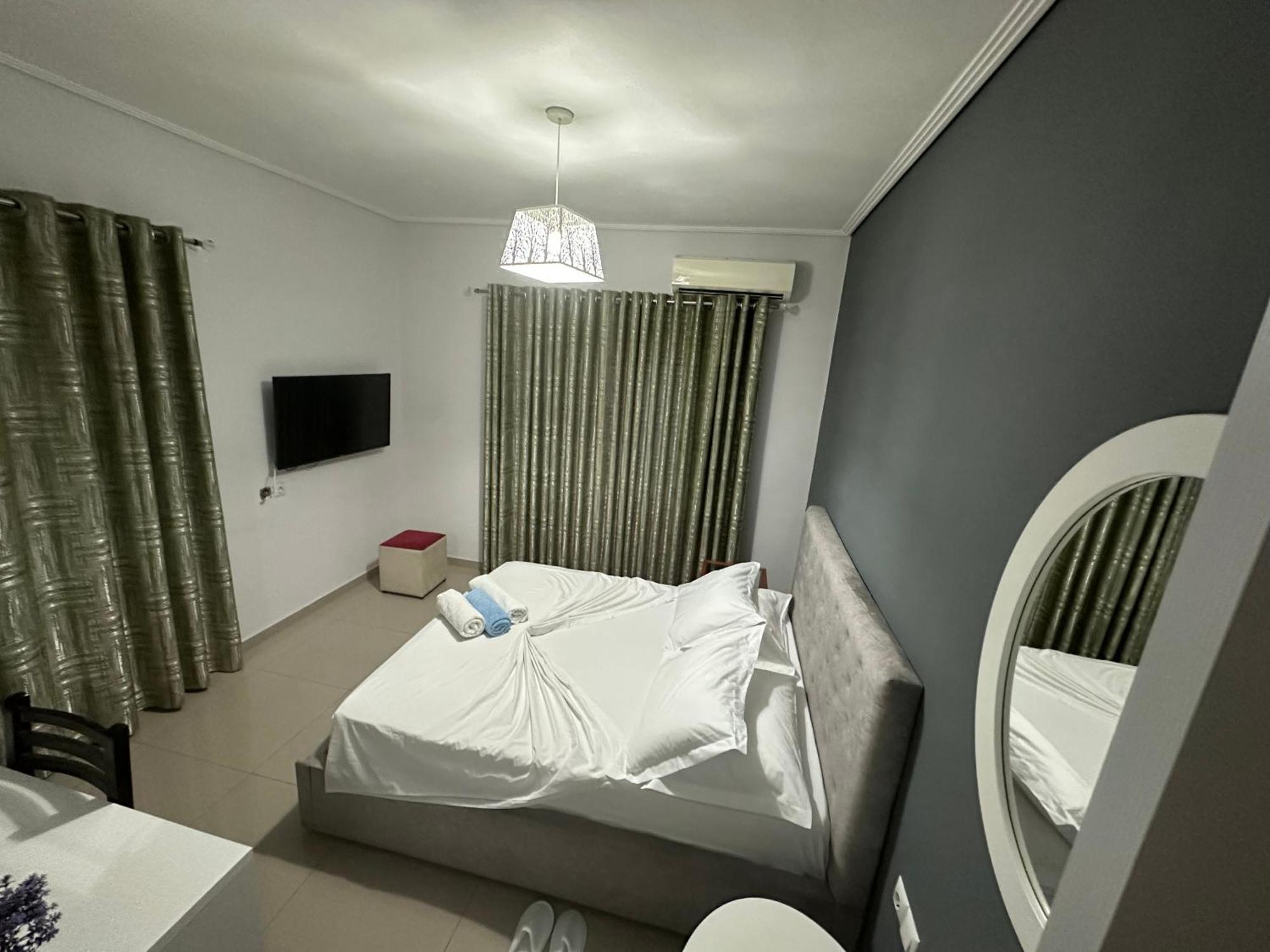 Hotel Elisabet Saranda Kültér fotó