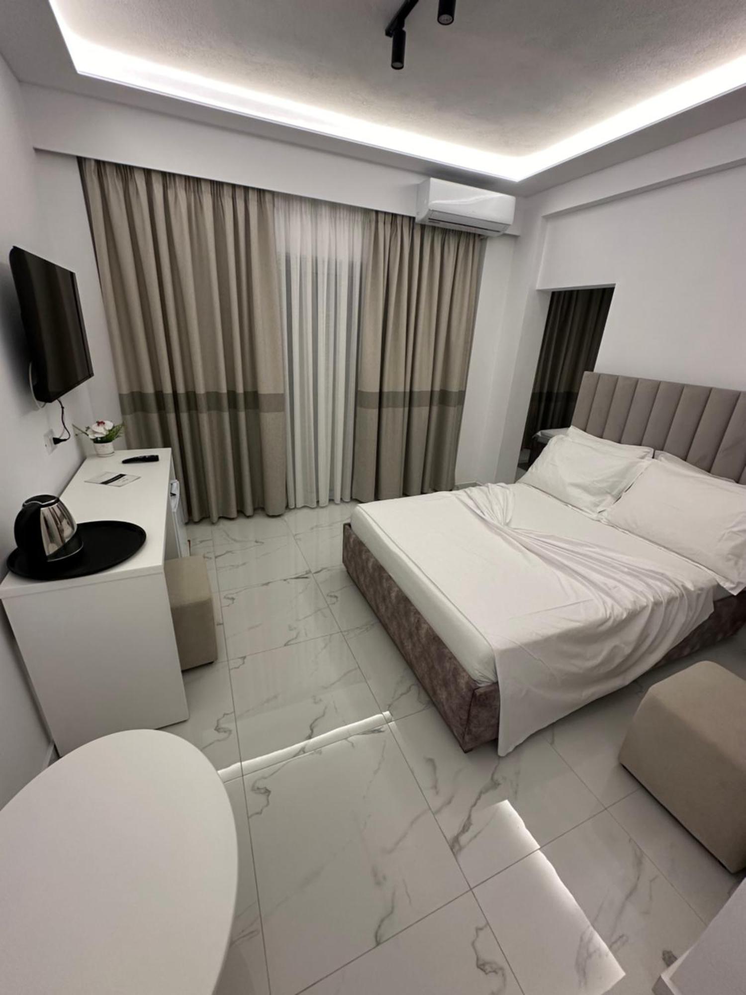 Hotel Elisabet Saranda Kültér fotó