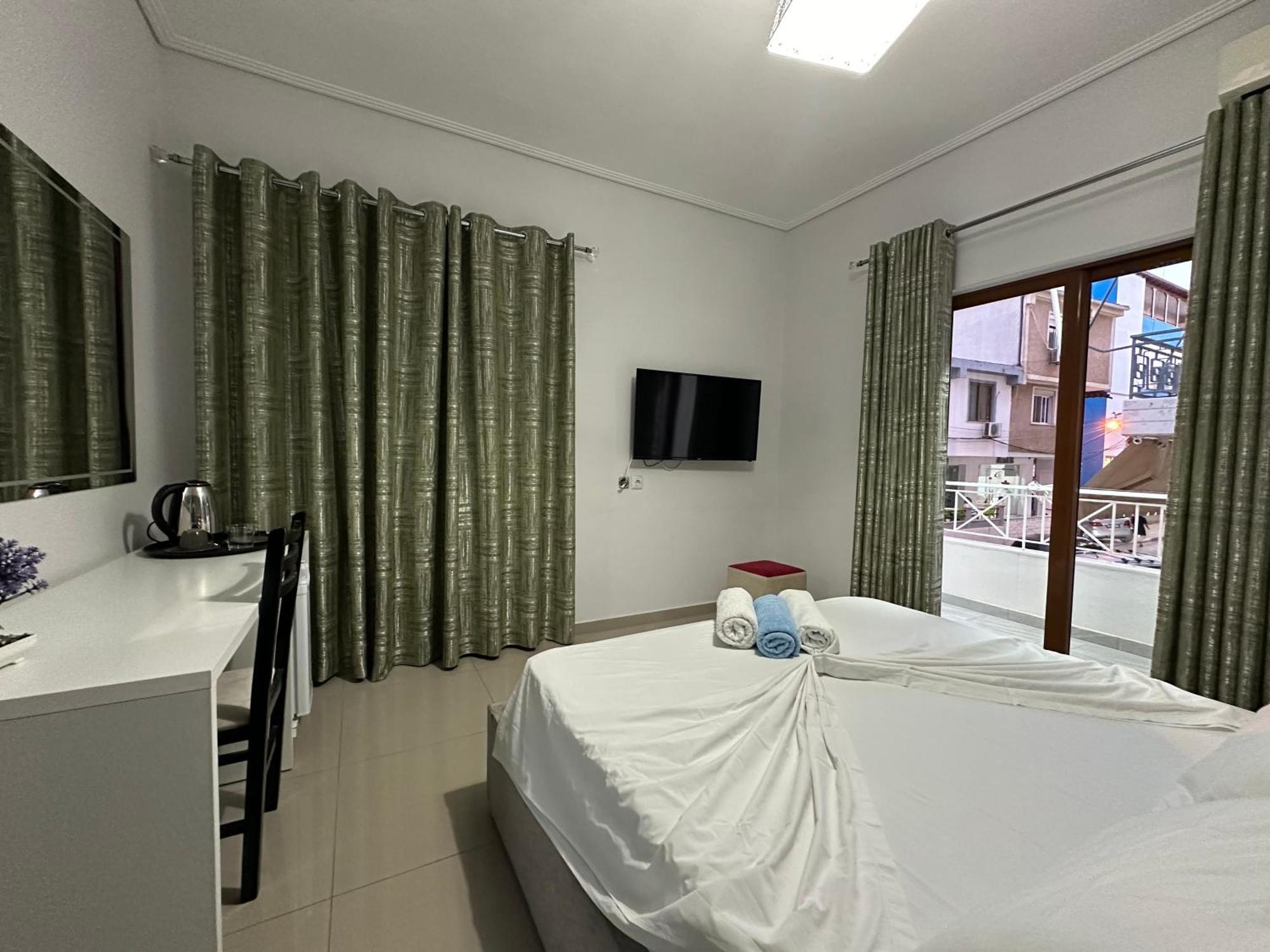 Hotel Elisabet Saranda Kültér fotó