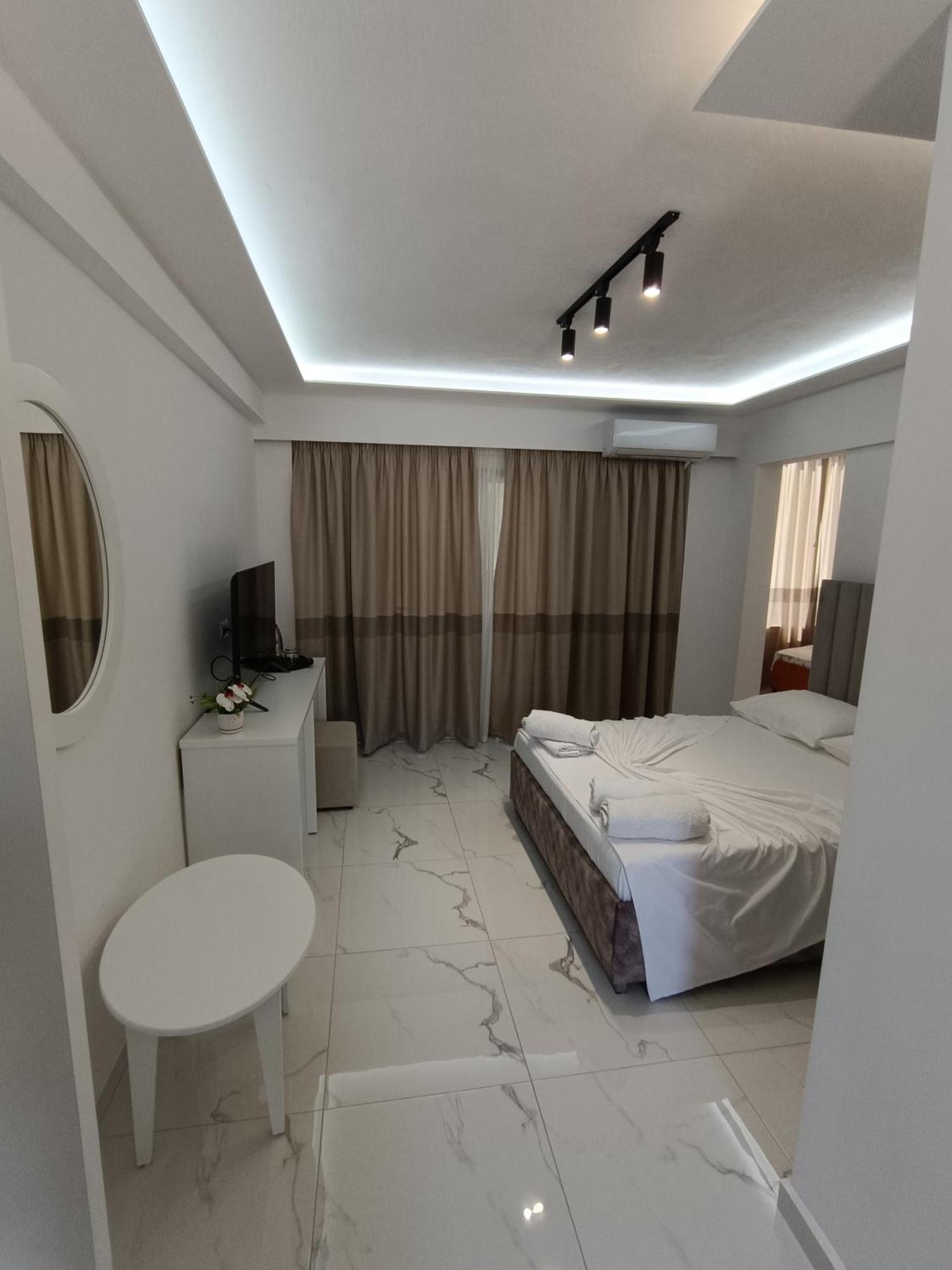 Hotel Elisabet Saranda Kültér fotó
